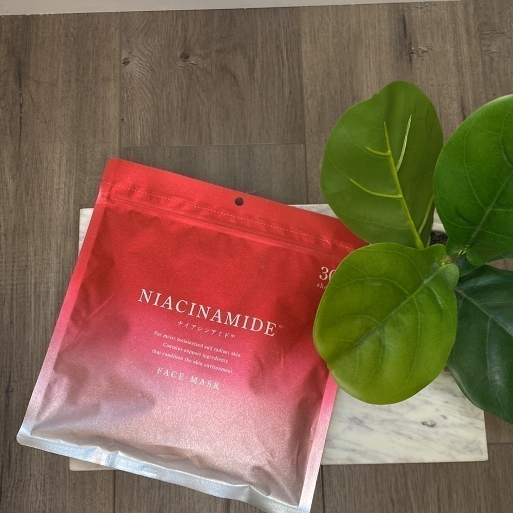 NWOT Niacinamide 30 Face Mask Packet